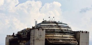 Diese Fotos vom Wrack der Costa Concordia sind fast unerlaubt schön